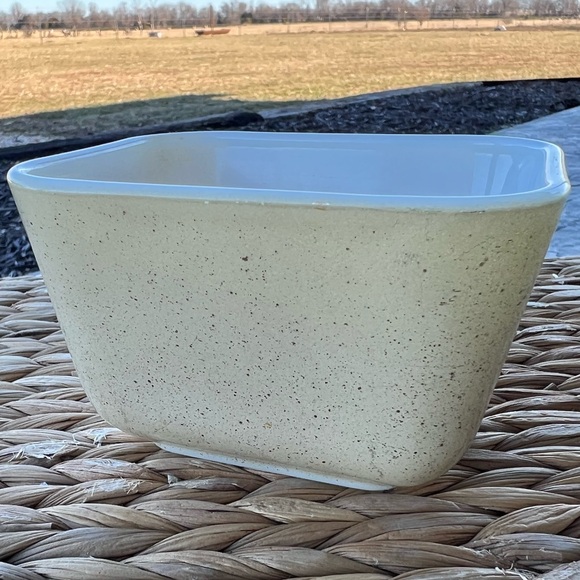 Vintage Pyrex Homestead Tan Speckle Refrigerator 12oz 601-B Bowl - Picture 1 of 8